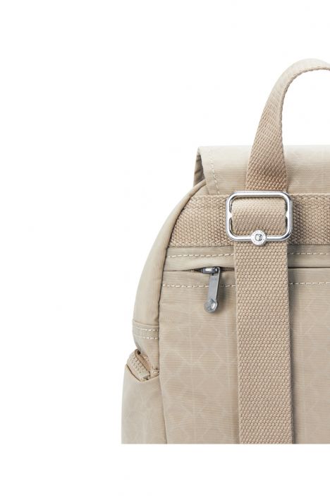 Kipling CITY ZIP MINI Küçük Boy Sırt Çantası 29x27x14 cm Sign Beige Emb