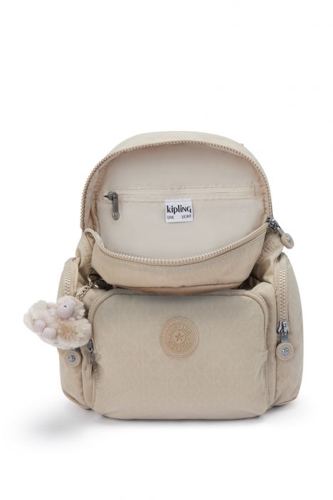 Kipling CITY ZIP MINI Küçük Boy Sırt Çantası 29x27x14 cm Sign Beige Emb